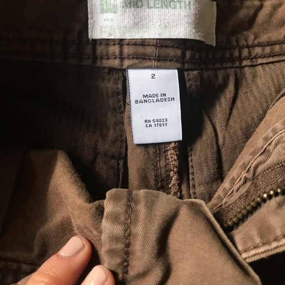 ☀️Gap Khaki Shorts sz 2🛍 - Picture 3 of 3
